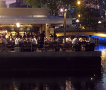 R RIVERSIDE GRILL＆BEER GARDEN